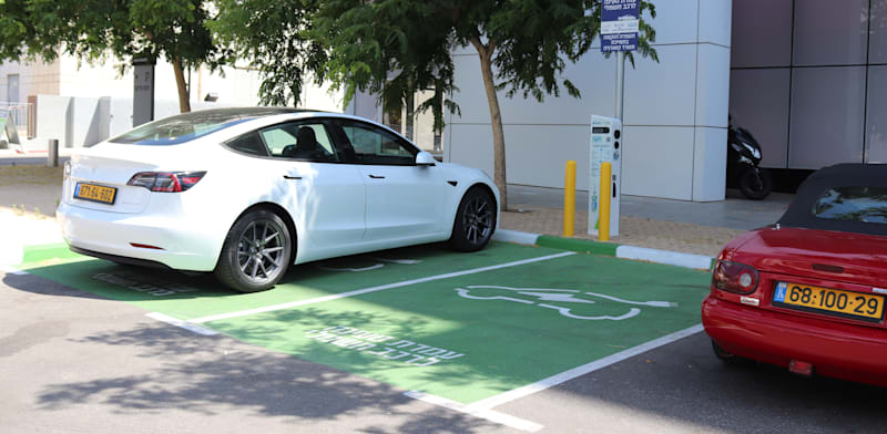 "התקציב להקמת תחנות טעינה מהירות בוטל / צילום: Shutterstock"