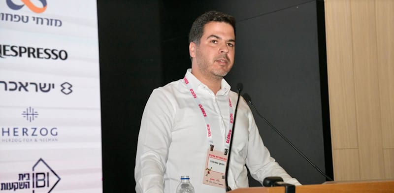 חסאן טואפרה, ראש הרשות לפיתוח כלכלי בחברה הערבית, בכנס אחריות עסקית של גלובס / צילום: כדיה לוי