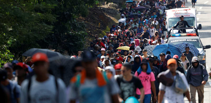 "מהגרים בדרכם ממקסיקו לגבול ארה''ב, בשבוע שעבר. כוח עבודה מהותי / צילום: Reuters"
