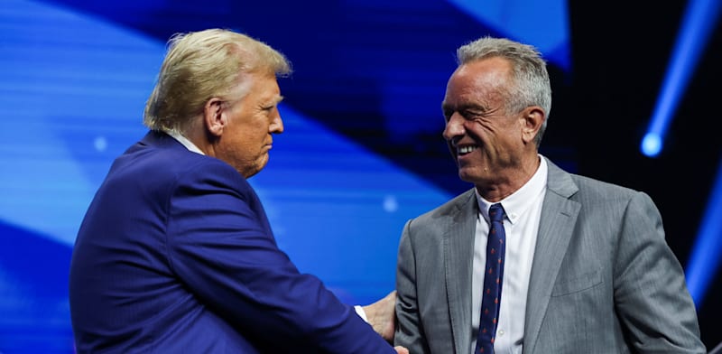 טראמפ עם שר הבריאות העתידי, רוברט קנדי הבן צילום / צילום: Reuters, Carlos Barria