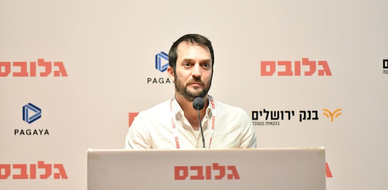 "תמיר מנדובסקי, מחבר הספר ומגיש הפודקאסט ''השקעות לעצלנים'' / צילום: יוסי כהן"