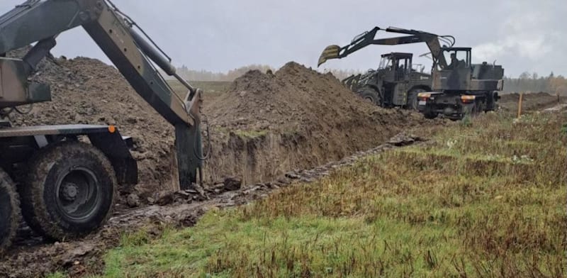"עבודות החפירה של הגדר הפולנית / צילום: מתוך עמוד הX של דונלד טוסק"