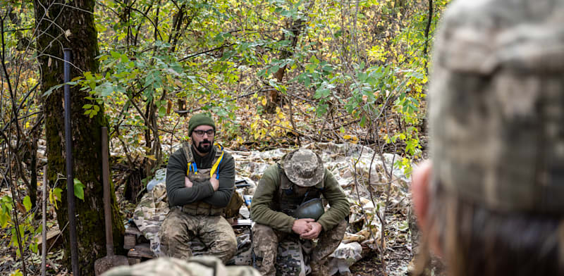חיילים אוקראינים נחים לאחר ירי על עמדות רוסיות במחוז דונייצק, סוף אוקטובר / צילום: Reuters, Fermin Torrano