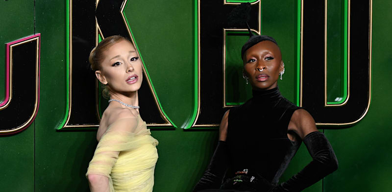 "סינתיה אריבו ואריאנה גרנדה בבכורת ''מרשעת'' בבריטניה. סרט רב–דורי אולטימטיבי / צילום: Reuters, Doug Peters"