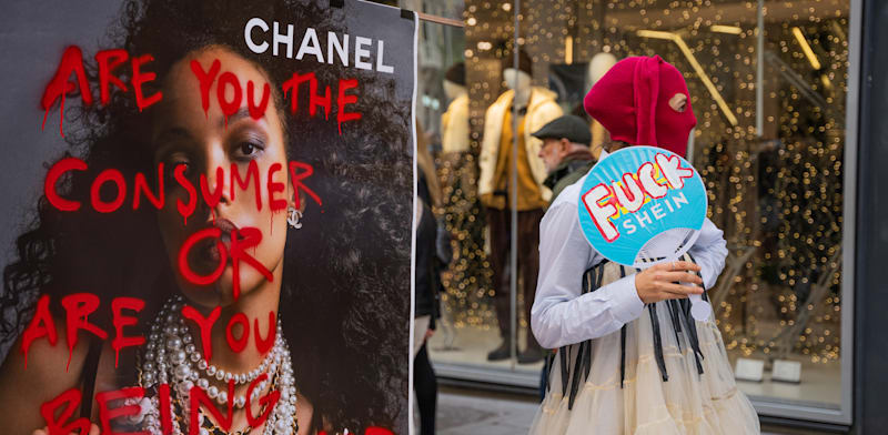 מחאה נגד בלאק פריידי, השבוע בברצלונה / צילום: Reuters, Marc Asensio