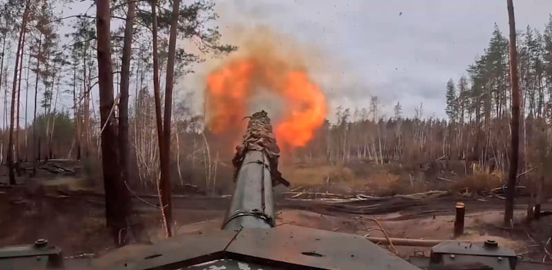 טנק רוסי בשטח אוקראינה / צילום: ap