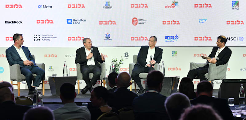 "שלומי הייזלר, שי אהרונוביץ' וספי זינגר בפאנל בהנחיית דרור מרמור בוועידת ישראל לעסקים של גלובס / צילום: יוסי כהן"