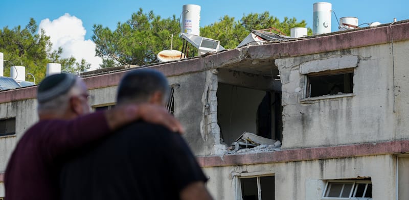 "בניין שנפגע בקריית שמונה / צילום: ap, Ohad Zwigenberg"