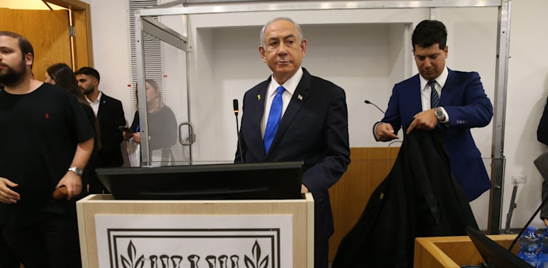 "ראש הממשלה בנימין נתניהו על דוכן העדים בבית המשפט המחוזי בתל אביב, היום (ד') / צילום: עמית שאבי, ידיעות אחרונות"