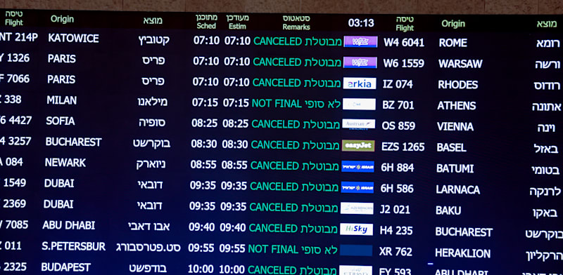 לוח הטיסות בנתב''ג מלא בטיסות מבוטלות / צילום: Reuters, Nir Keidar