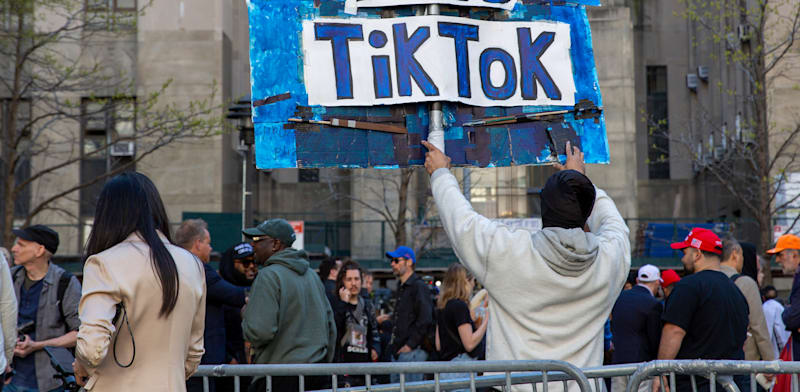 "מחאה נגד סגירת טיקטוק בארה''ב / צילום: ap, Ted Shaffrey"