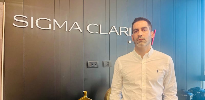 "פיני ביטון, מנהל השקעות קרנות בבית ההשקעות סיגמא / צילום: ג'וש ורטהיימר"