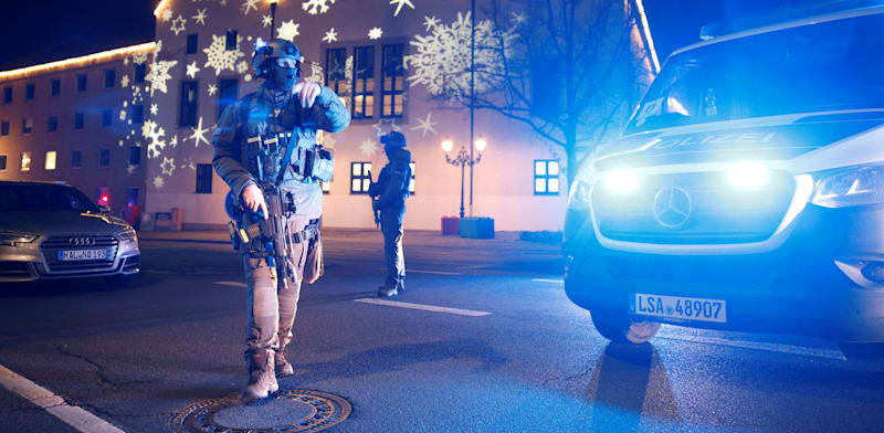 "כוחות המשטרה שהגיעו לאזור הפיגוע / צילום: Reuters, Axel Schmidt"