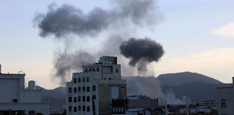 פגיעה אמריקאית בנקודה אסטרטגית של החותים בצנעא, תימן / צילום: ap, Osamah Abdulrahman