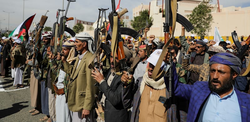 "חות'ים במצעד צבאי בצנעא, תימן / צילום: Reuters, KHALED ABDULLAH"