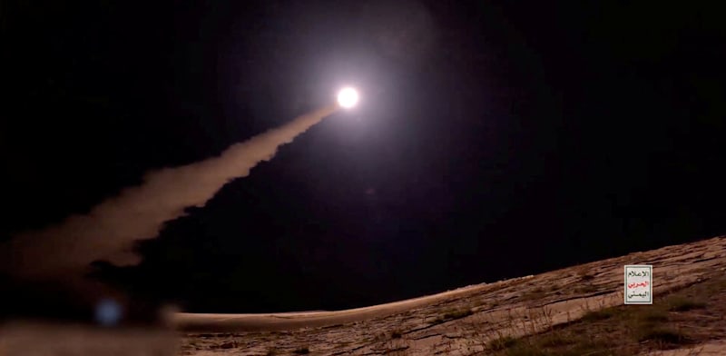 טיל חות'י ששוגר מתימן / צילום: Reuters, רויטרס