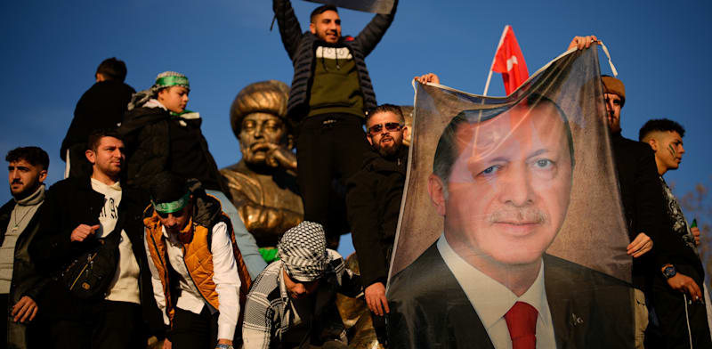 "תומכי המורדים הסורים באיסטנבול / צילום: ap, Emrah Gurel"