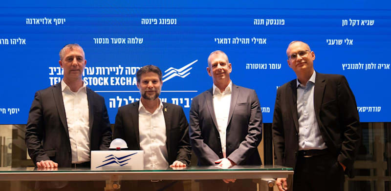 מימין: מנכ''ל הבורסה איתי בן זאב, מנכ''ל משרד האוצר שלומי הייזלר, שר האוצר בצלאל סמוטריץ' ויו''ר רשות ניירות ערך ספי זינגר / צילום: ליאל סימון