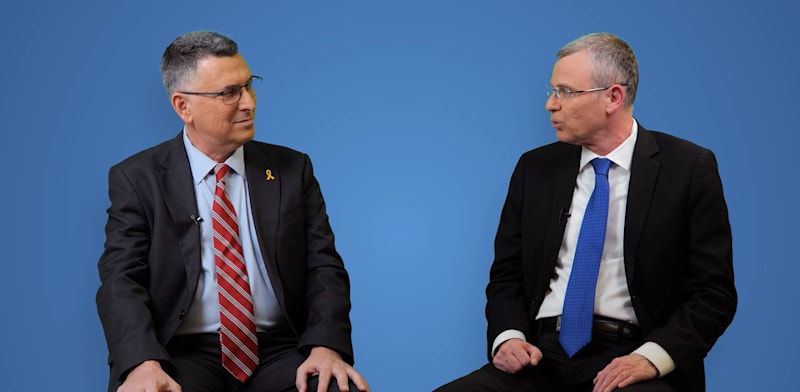 / צילום: שפטים יריב לוין ושר החוץ גדעון סער"