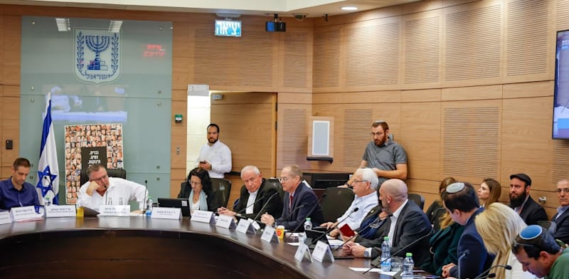 "הצבעה בוועדת הכלכלה על הצעת החוק לעיגון מעמדה של מועצת הדבש, היום / צילום: דוברות הכנסת"