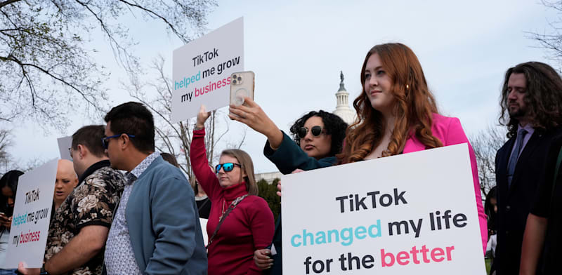 "מפגינים לטובת טיקטוק ליד הקפיטול בוושינגטון / צילום: ap, J. Scott Applewhite"