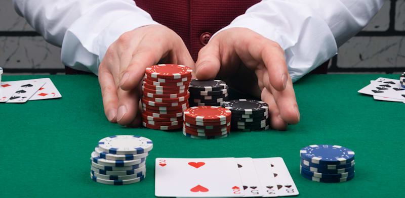 "שחקן פוקר חשוד בהעלמת מס של כ-1.5 מיליון שקל / צילום: Shutterstock"