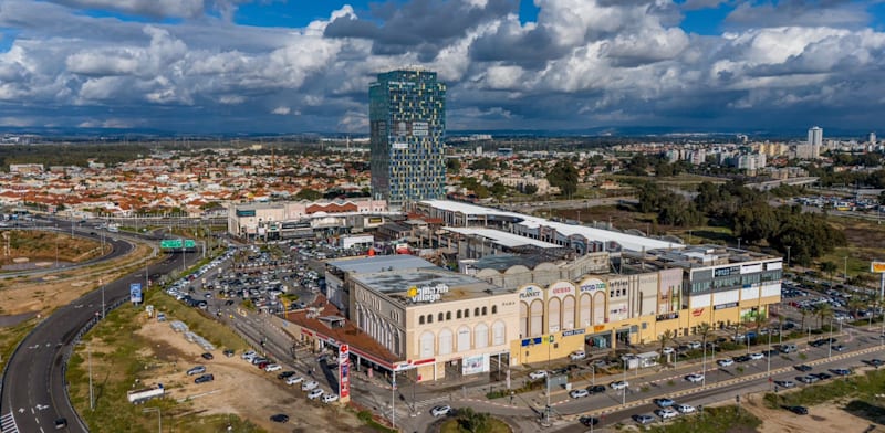 "מול החוף וילג'. פותחים קומה שנייה / צילום: עמית ליטמן"