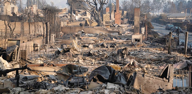 "ההריסות מהשריפות בקליפורניה בחודש שעבר / צילום: Shutterstock"