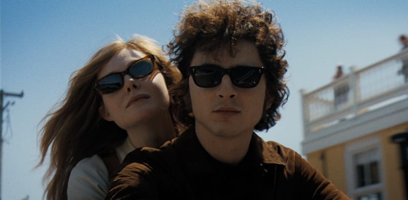 "טימותי שאלאמה ואל פנינג ב''אנונימי לגמרי''. ''אני אחר כלשהו'' / צילום: דיסני ישראל ופורום פילם"