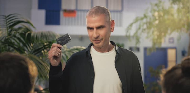 "הפרסומת של כלל לקידום המהלך, עם הפרזנטור אייל קיציס / צילום: צילום מסך מיוטיוב"