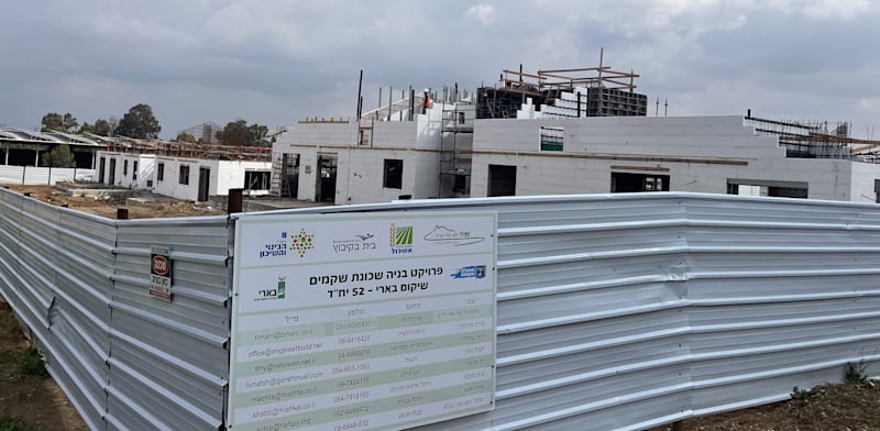 "עבודות בנייה ושיקום בקיבוץ בארי / צילום: מינהלת תקומה"