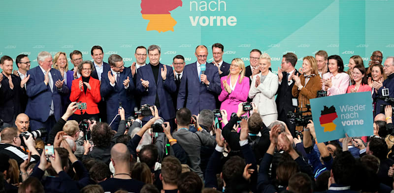 "חברי מפלגת הנוצרים-דמוקרטים חוגגים את הניצחון בבחירות בגרמניה / צילום: ap, Martin Meissner"