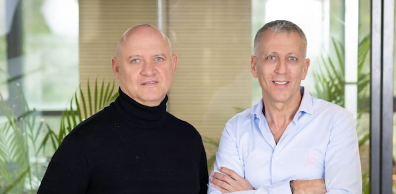 "מימין: דידי ידידיה, בעלים ומנכ''ל ואבי טוריסקי, יו''ר חברת רותם שני / צילום: אריק סולטן"