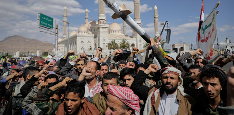 "הפגנה חותית אנטי-ישראלית ואנטי־אמריקאית בצנעא, תימן / צילום: ap, Osamah Abdulrahman"