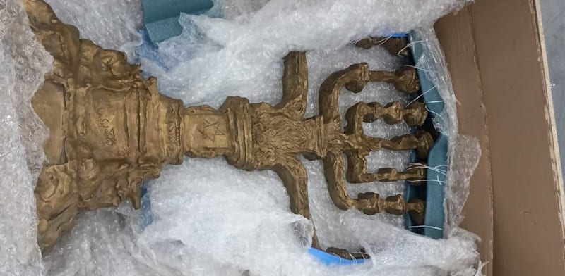 "הפסל של סלבדור דאלי שיובא על-ידי שחר שטרית / צילום: דוברות רשות המסים"