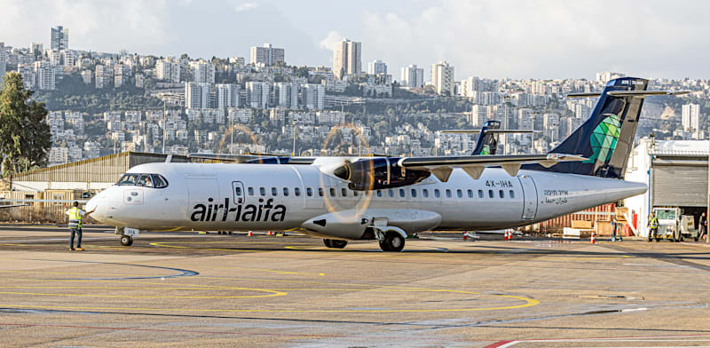 "מטוס ATR-72-600 של חברת Airhaifa / צילום: אנתוני הרשקו"