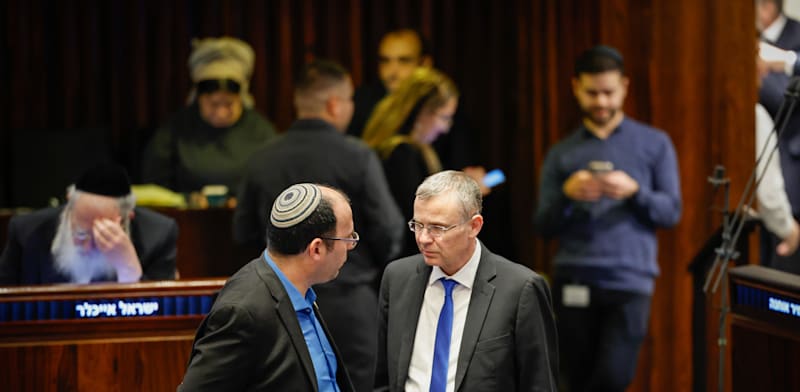 "שר המשפטים יריב לוין ויו"ר ועדת החוקה, ח''כ שמחה רוטמן / צילום: נועם מושקוביץ', דוברות הכנסת"