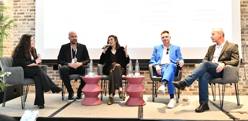 "דרור רוסמן, אורן כהן-בוטנסקי, ליטל וקסלר ואבי זיתן בפאנל משותף בכנס השירות של ישראל / צילום: יוסי כהן"