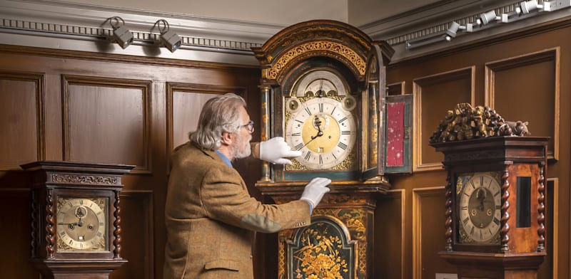 "כיוון לשעון קיץ בשעון מ–1730, במוזיאון לשמירה על זמן בנוטינגהמשייר, בריטניה / צילום: Reuters"