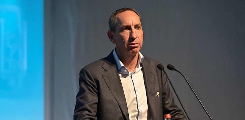 "אורי אלון, יו''ר בנק לאומי, בכנס 40 עד 40 / צילום: תמר מצפי"