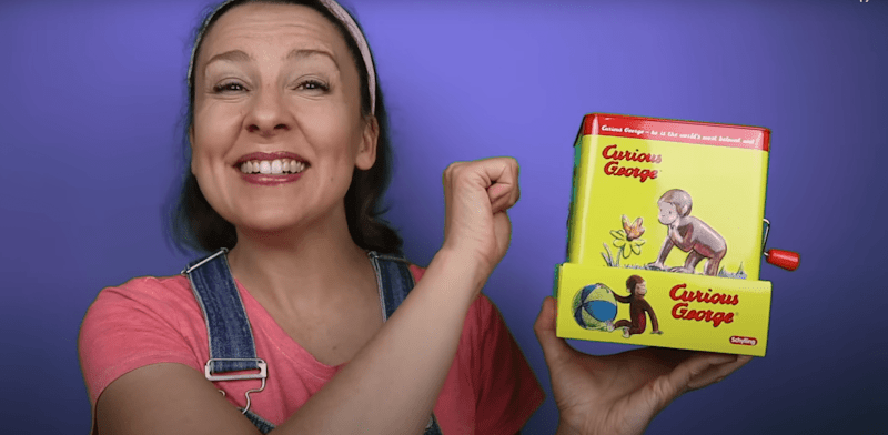 "רייצ'ל אן אקורסו (''מיס רייצ'ל''). גננת לשעבר שהפכה ללהיט בנטפליקס / צילום: צילום מסך מתוך ערוץ היוטיוב שלה"