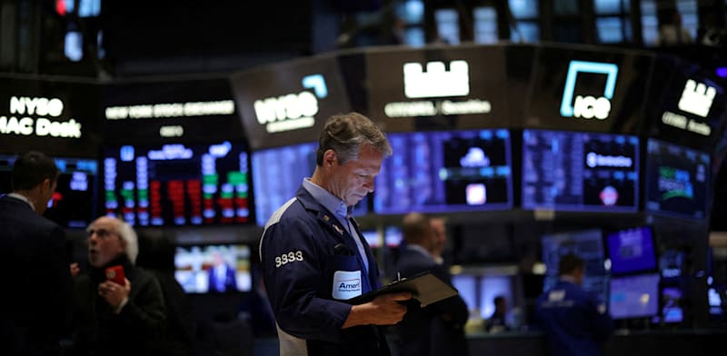 סוחרים בבורסת ניו יורק השבוע. ככה זה בכלכלה / צילום: Reuters