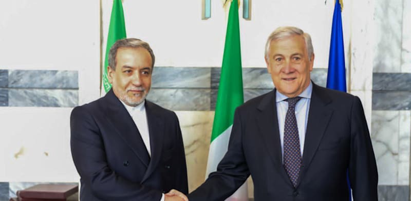 "שר החוץ האיראני עבאס עראקצ'י ושר החוץ האיטלקי אנטוניו טאיאני בסבב שיחות הגרעין השני / צילום: Reuters"