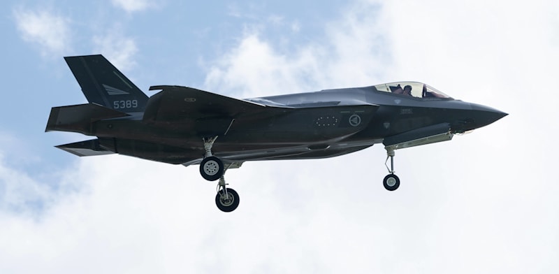 "מטוס קרב תוצרת לוקהיד מרטין של חיל האוויר הנורבגי. על קרן העושר נאסר להשקיע ביצרנית הנשק האמריקאית / צילום: Reuters, IMAGO/Cody Froggatt"