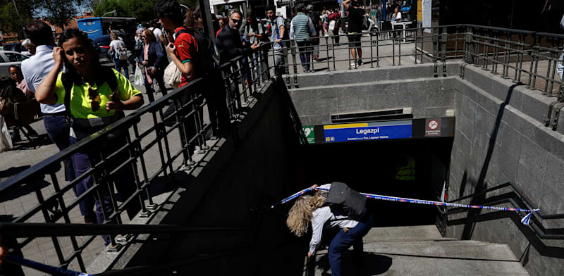 תחנת רכבת תחתית במדריד שנסגרה עקב הפסקת חשמל נרחבת במדינה / צילום: Reuters, Susana Vera