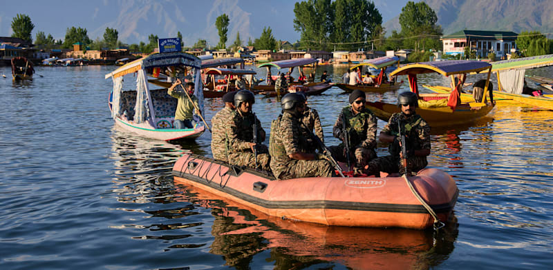 חיילים הודים מסיירים באתר הפיגוע בקשמיר / צילום: ap, Dar Yasin