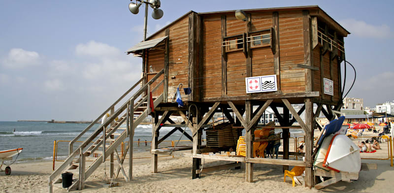 "''שלחתי אל סוכת המציל חיוך פלרטטני''. הילד שעליו שמרה הופך לנָכֶה והגיבורה הופכת למנודה / צילום: Shutterstock"