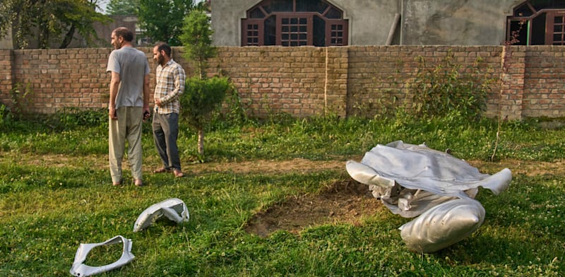 "שברי יירוט מהטילים בקשמיר / צילום: Dar Yasin"