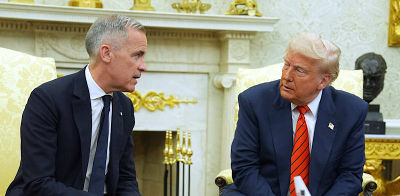 "נשיא ארה"ב דונלד טראמפ וראש ממשלת קנדה מארק קרני / צילום: ap, Evan Vucci"