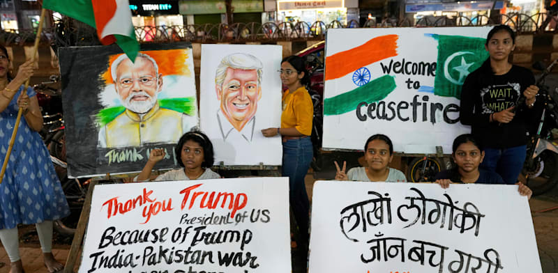 "מודים לטראמפ על הפסקת האש במומבאי, הודו / צילום: ap, Rajanish Kakade"